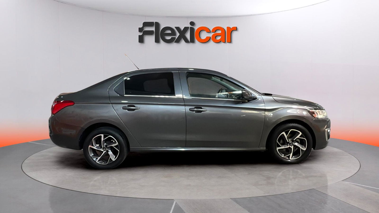 https://cdn-flexicar.caraffinity.it/public_appraisal_images_pro/images/stock/174114/RW7dNPnym8__WhatsApp Image 2025-08-13 at 18.24.55 (2).jpeg